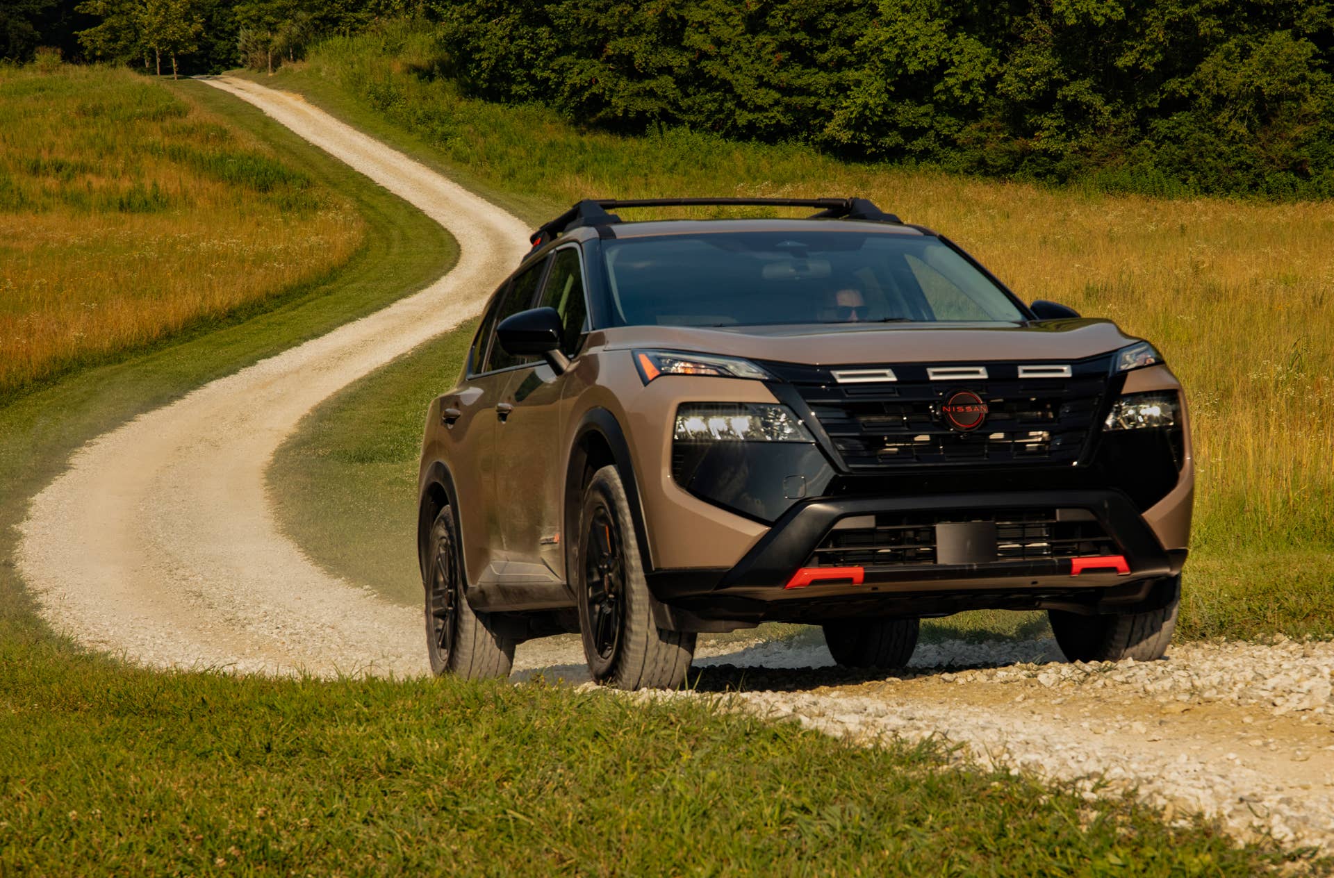 We Compared the 2026 Chevrolet Equinox and Nissan Rogue. Here's the One We'd Buy