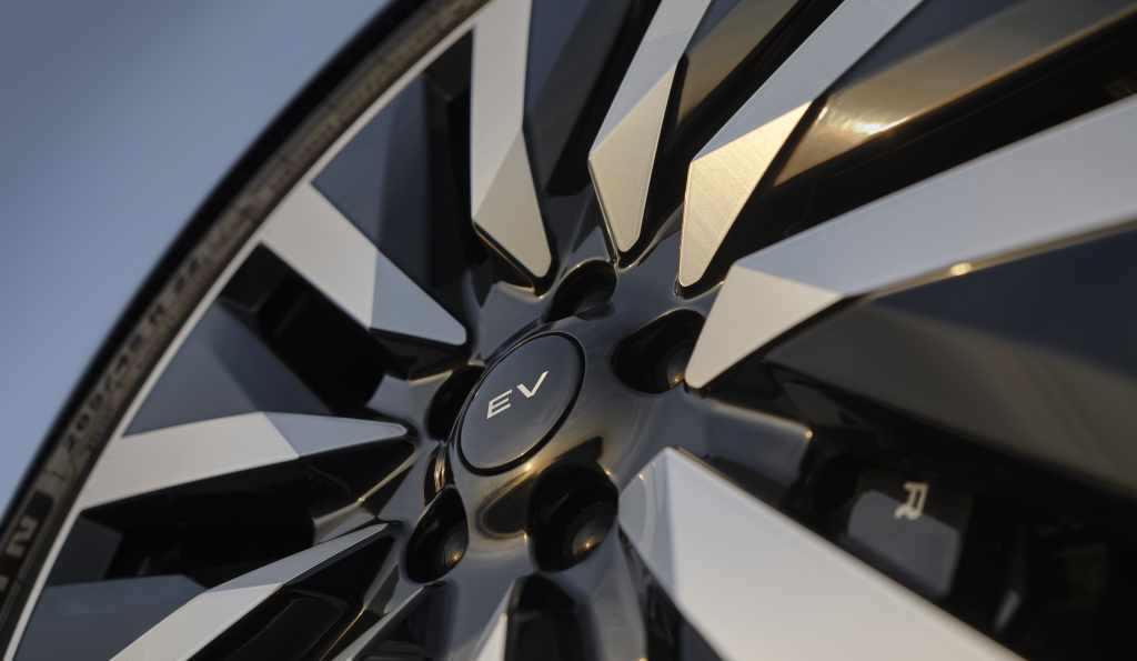 Range Rover Opens Orders for First Electric SUV At $138,000 - Road Ethos