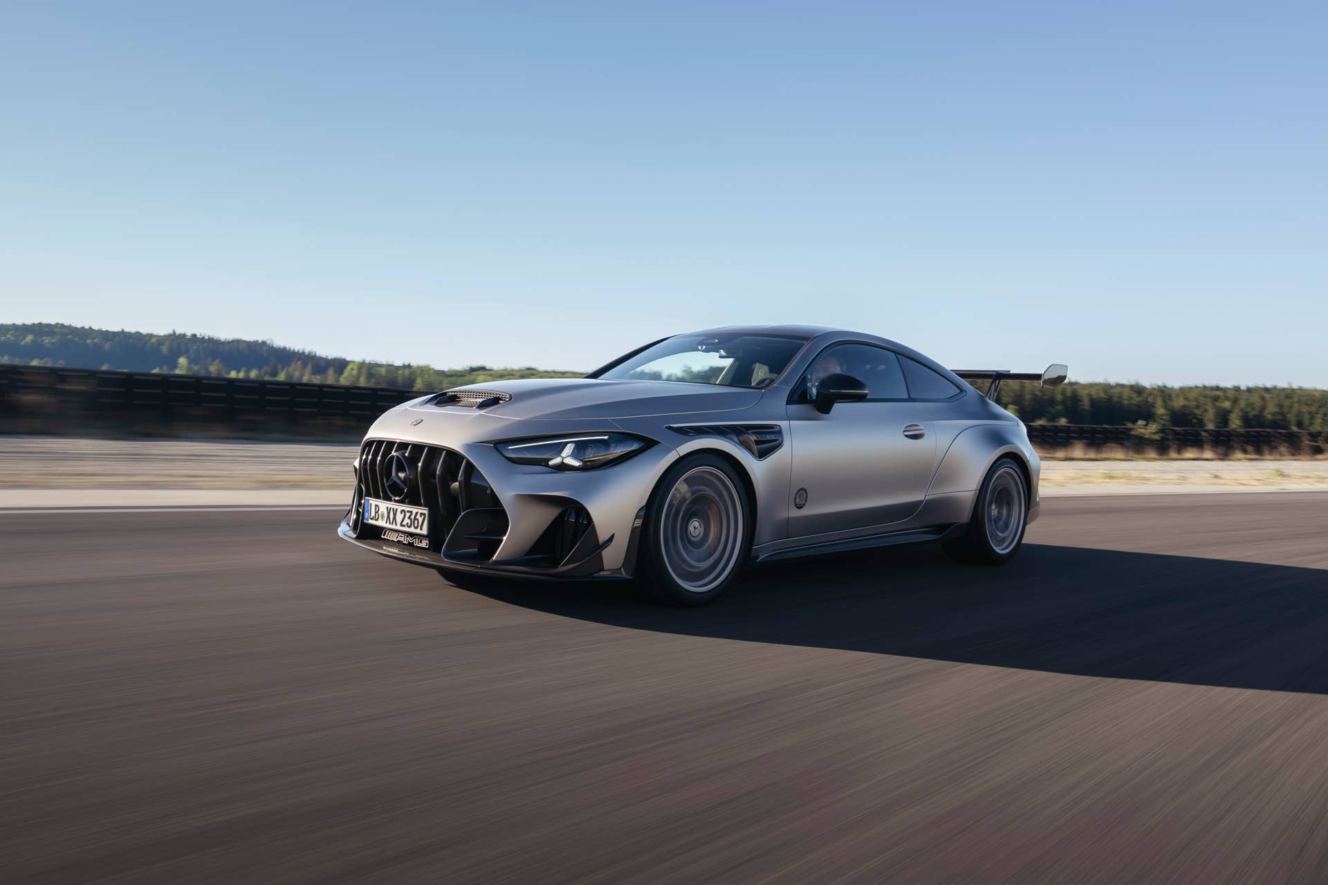 ベンツAMG Every One of AMG's 30 New 637-HP V8 Coupes Is Already Sold - Road