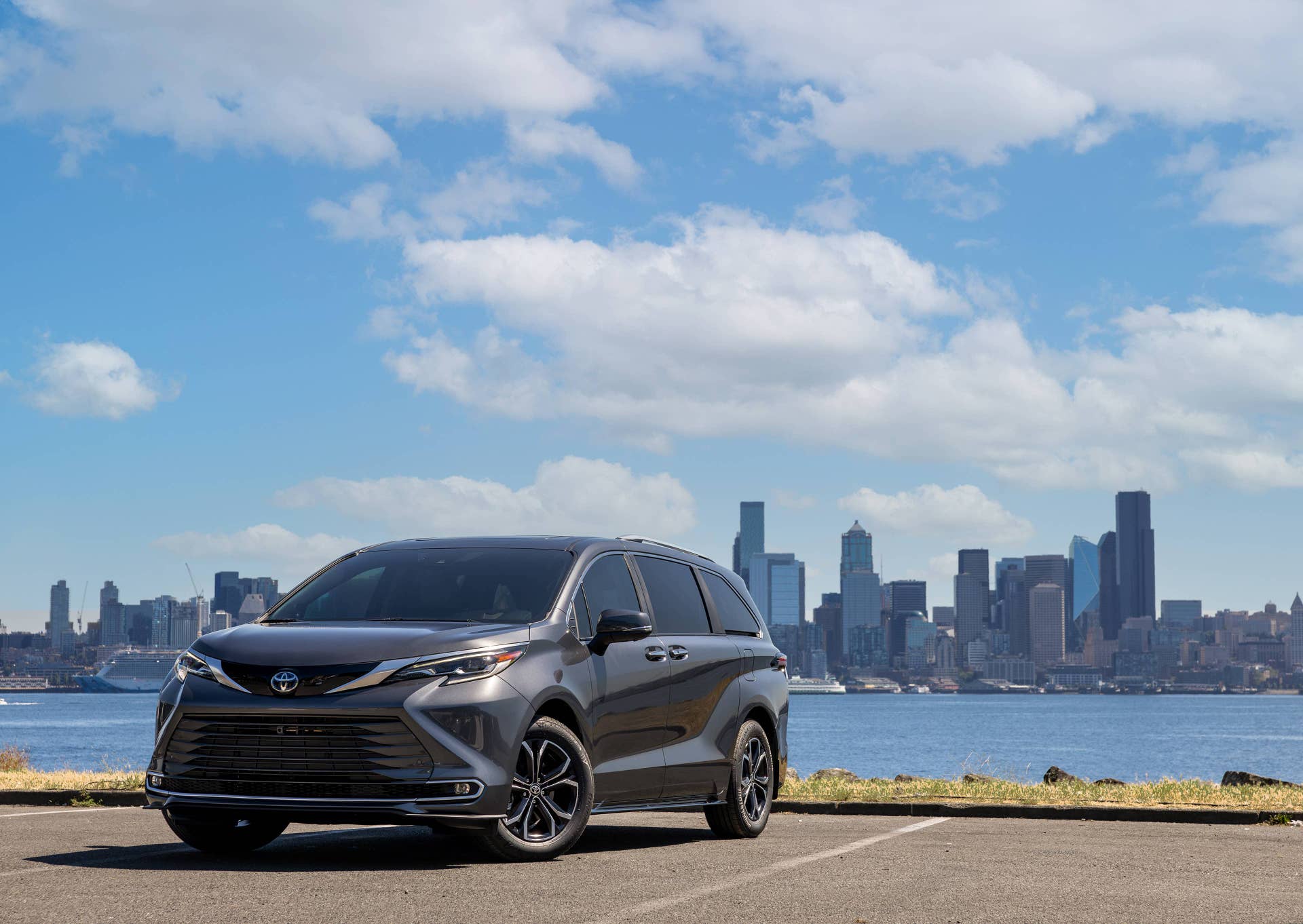 Toyota Recalls 228,367 Siennas Because Seat Belts Can Unlock the Seats