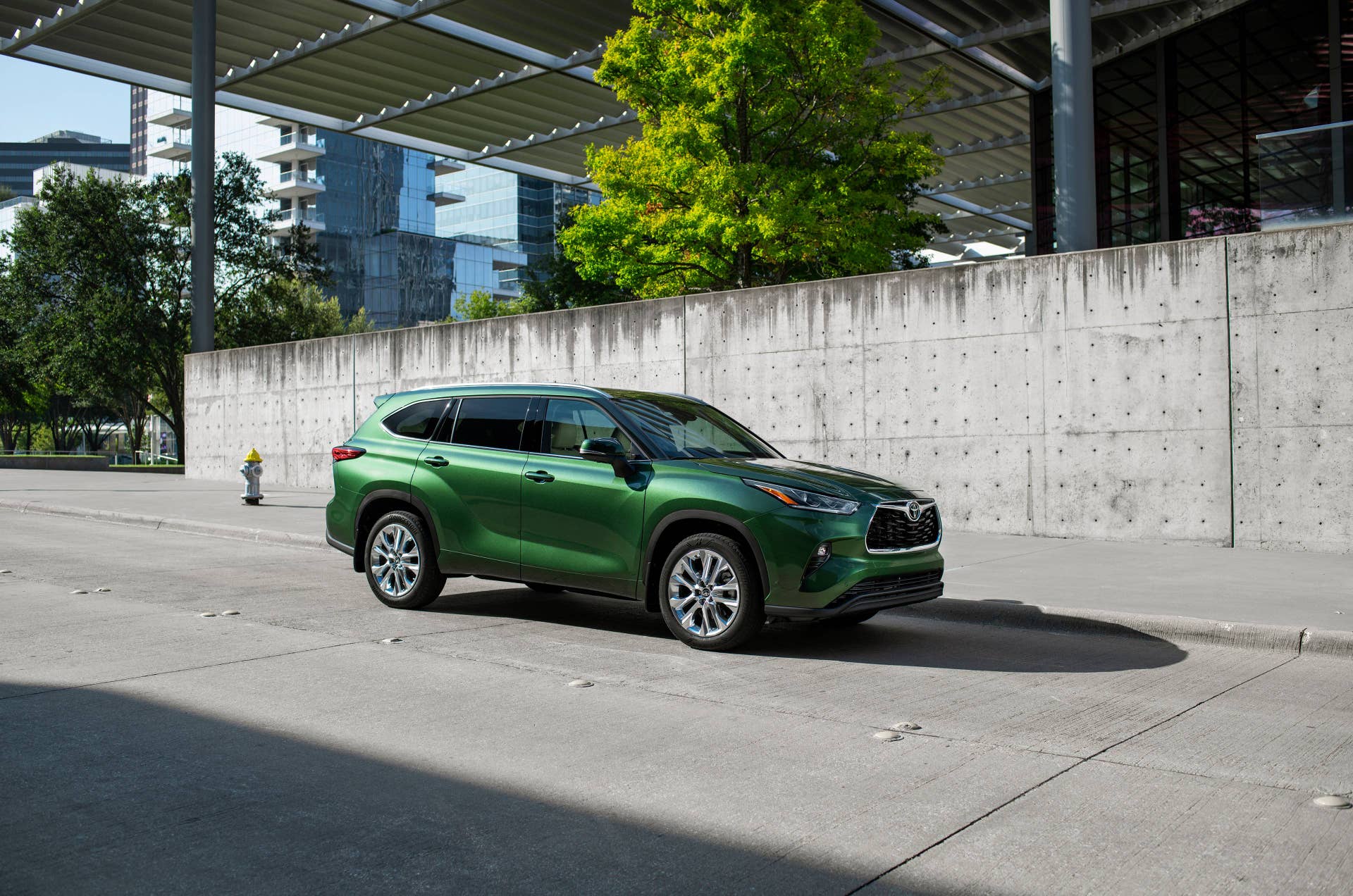 Jeep Grand Cherokee vs. Toyota Highlander: Which One Holds Its