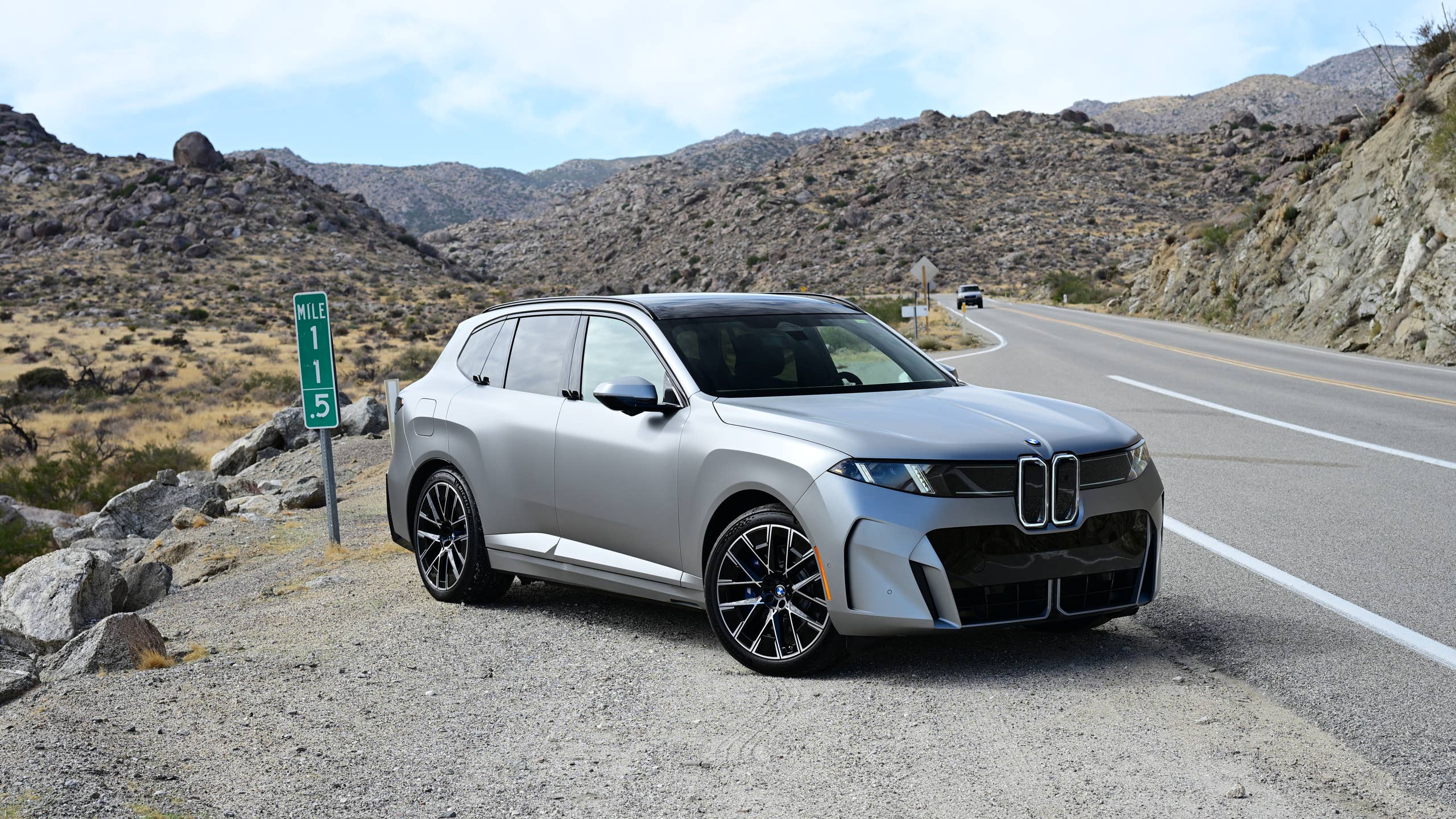 BMW Bumps the iX5's Range to 450 Miles, and It's Only $7,700 More Than ...